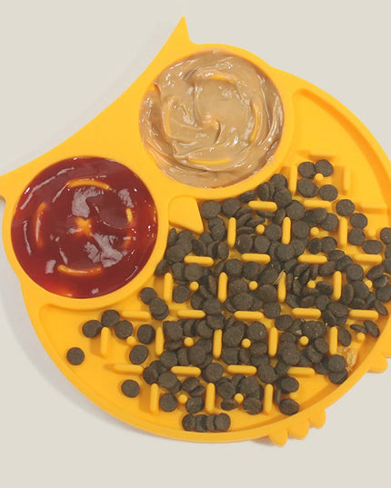 Slow Feeding Mat for Dogs & Cats, Slow Feeder Licking Pad with Non-Slip Design, Feeder Mat for Yogurt or Pea Nut Butter, Pet Food Mat with Suction Cup for Bathing, Grooming,And Nail Trimming